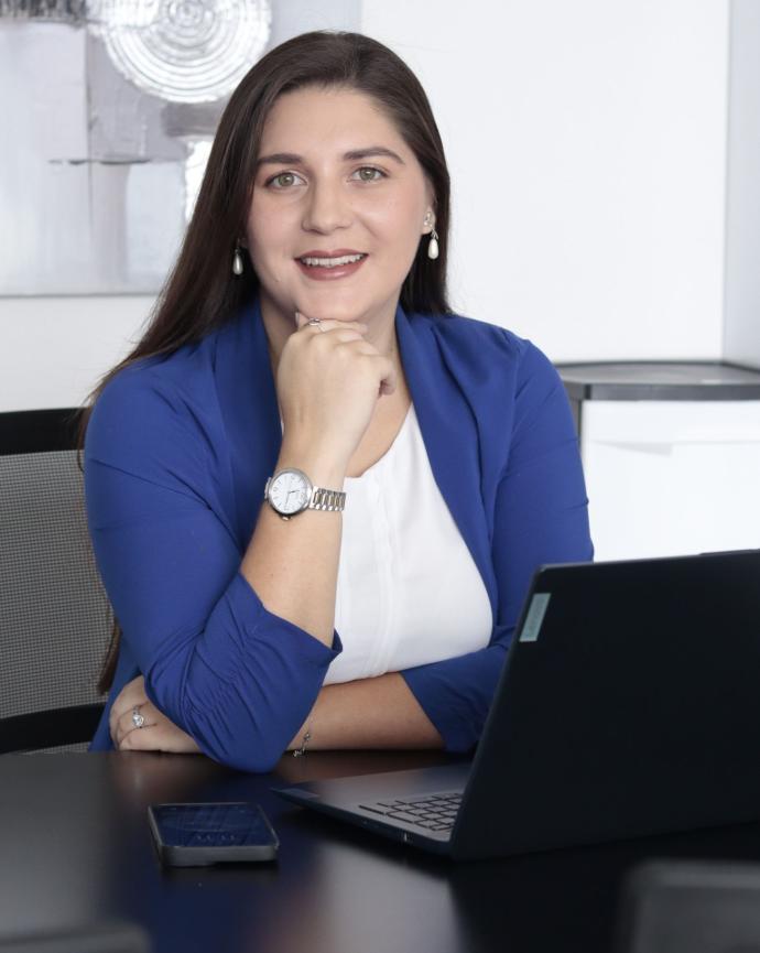 Montserrat Pintos, Gerente de Relaciones Públicas