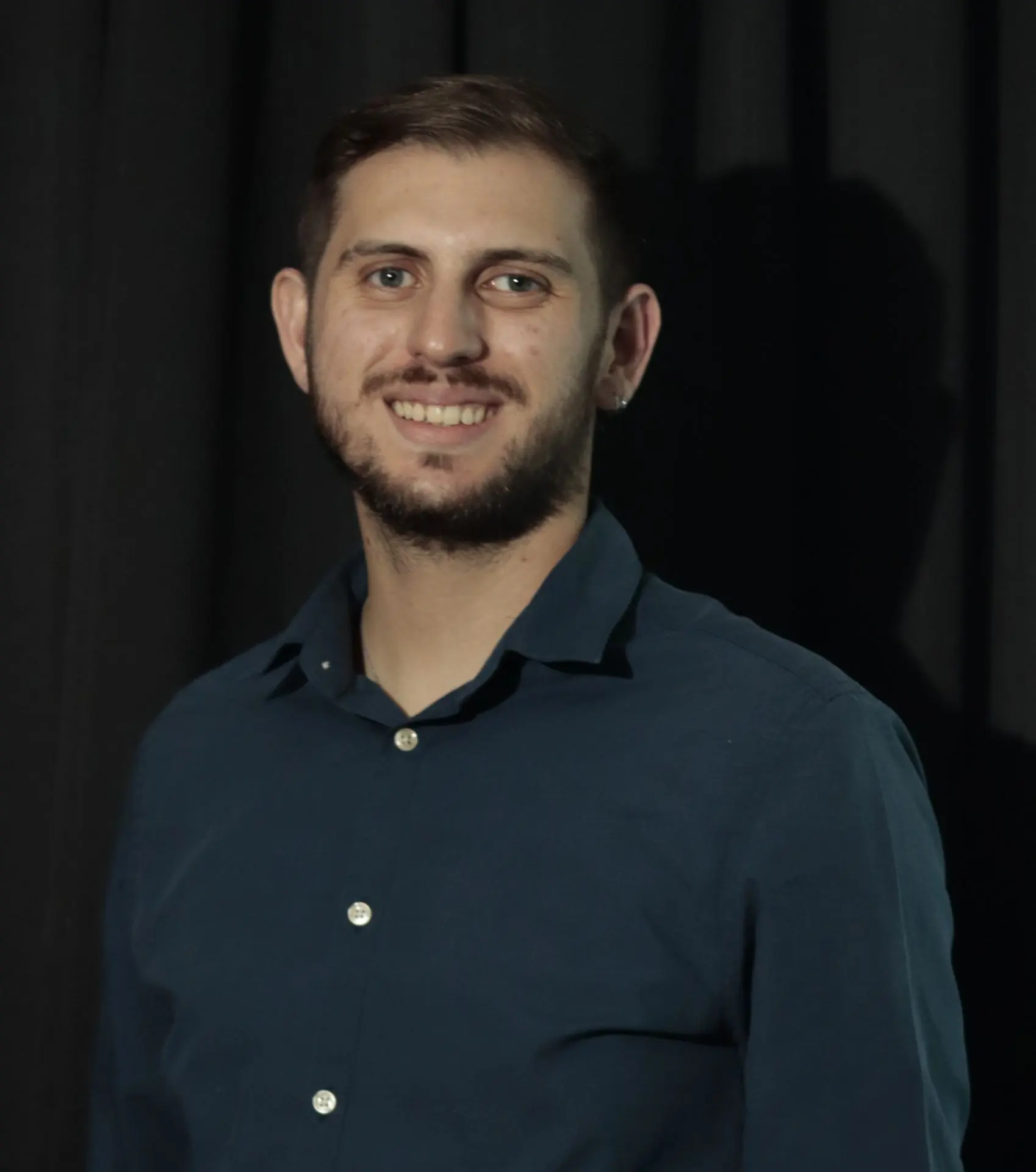 Renato Vargas, Auxiliar Contable